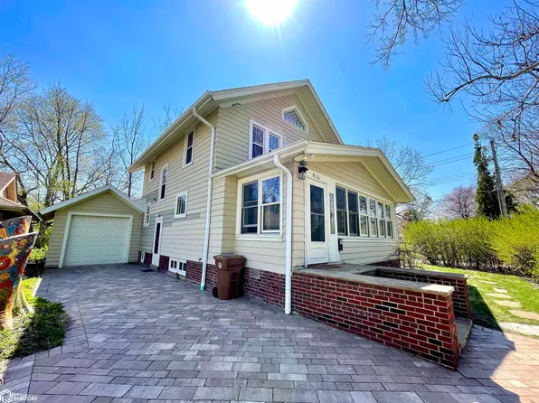 916 10th Ave, Grinnell, IA 50112