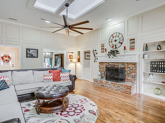 4th image of 2225 Evergreen Dr
