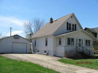 504 E Cook St, New London, WI 54961