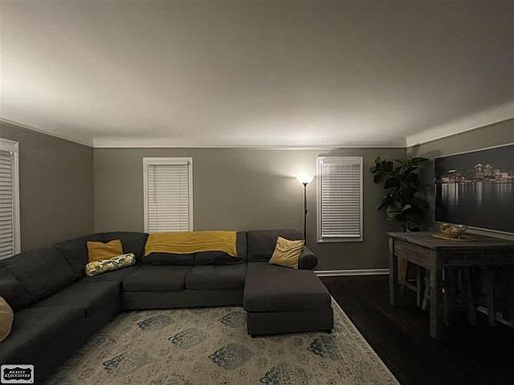 4th image of 4714 Robinwood Ave