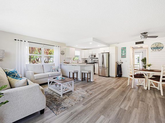 4th image of 341 Markham Cres #P