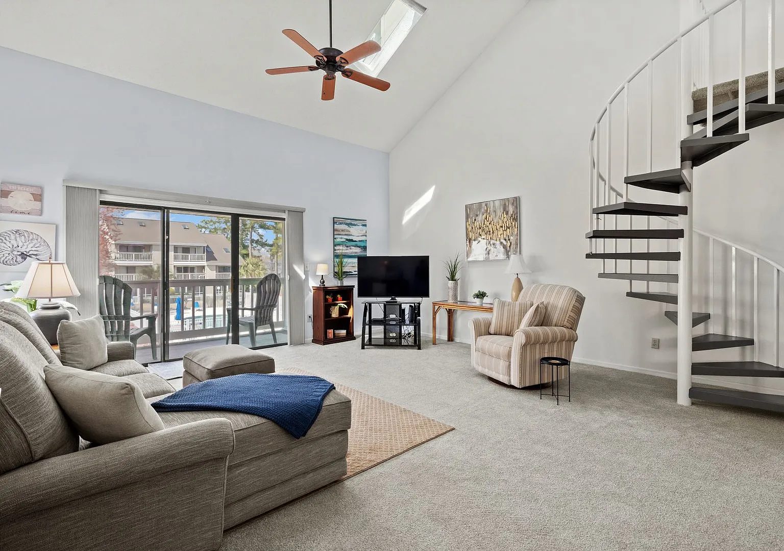Fully Furnished 2-Bedroom Condow/ pool| Flexible Lease Terms — Photo 4