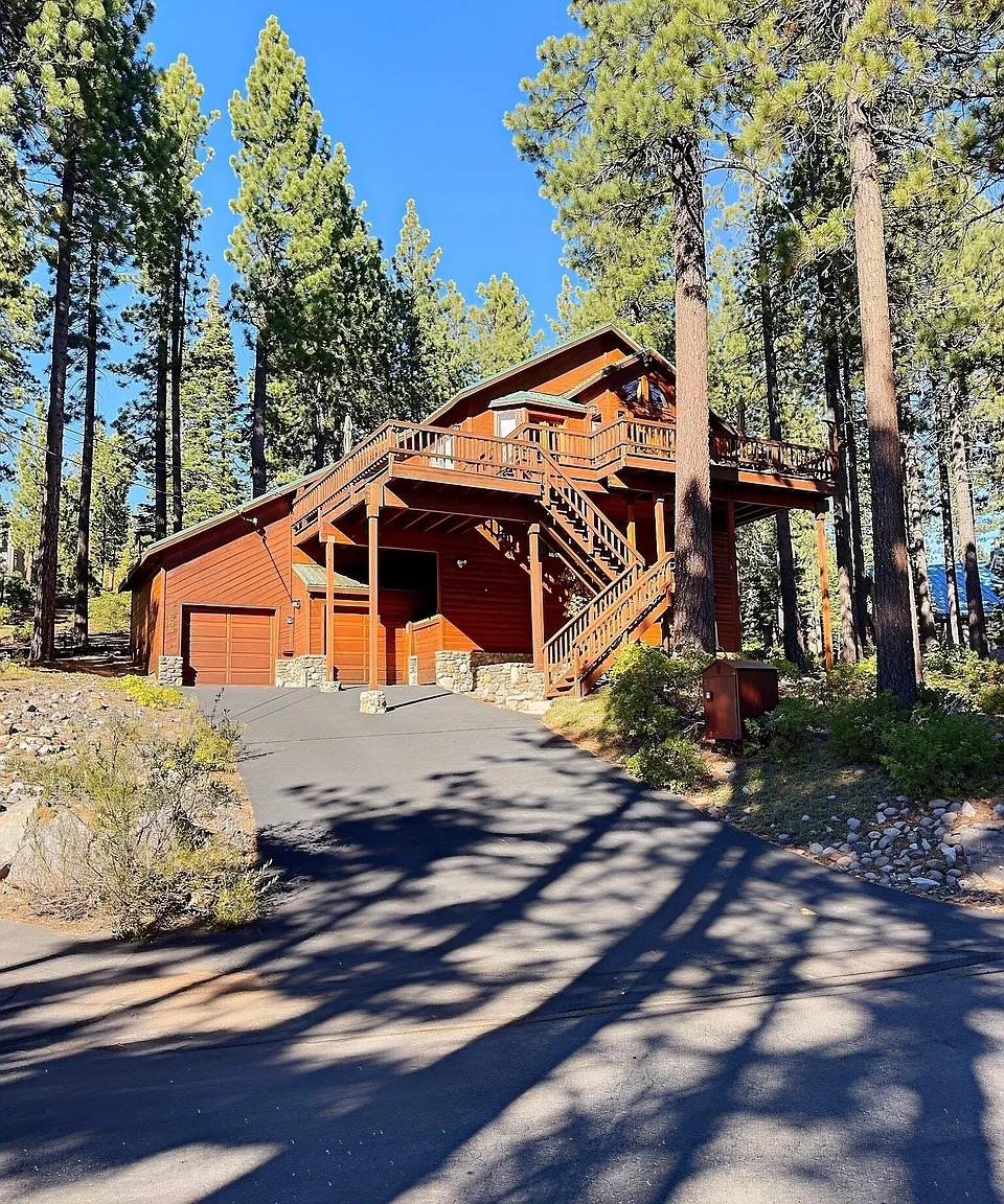 4 bed, 3.5 bath, 2225 sqft, $4,500 — Photo 1
