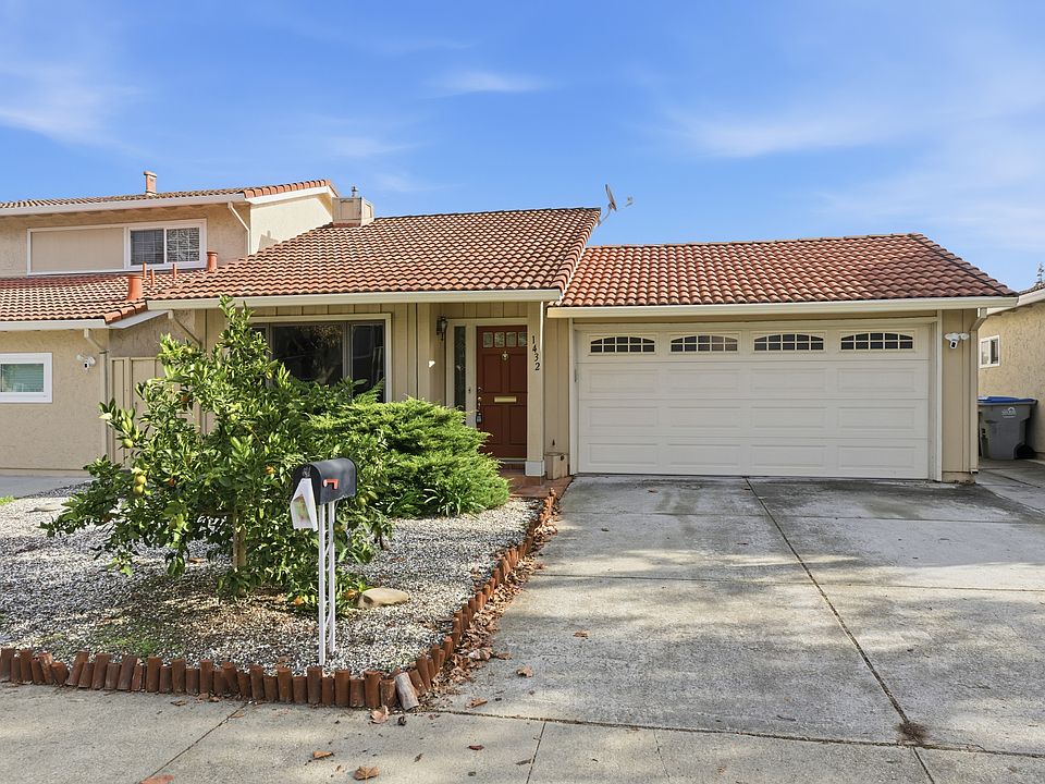 1st image of 1432 De Rose Way