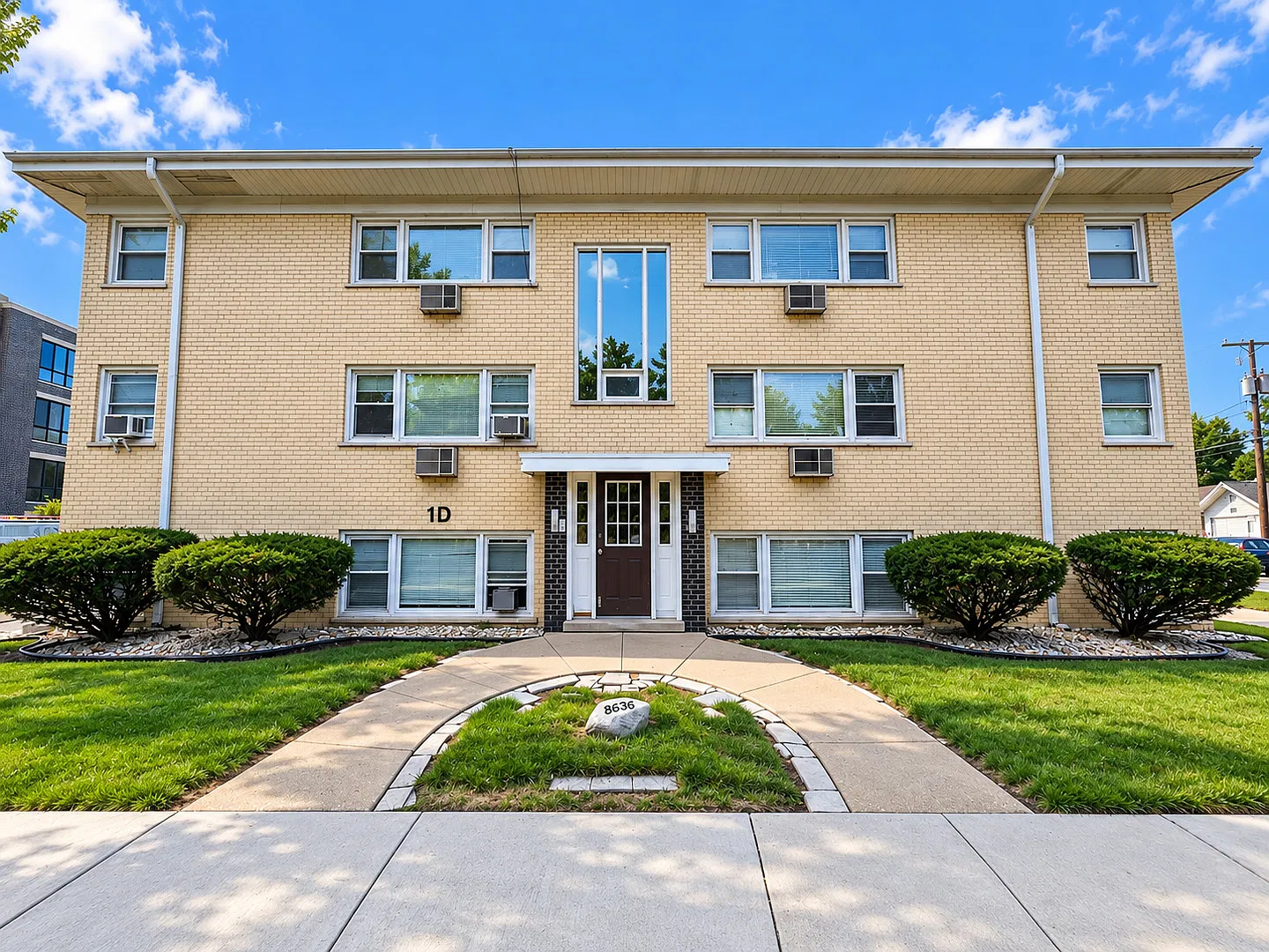 2 bed, 900 sqft, $1,900 — Photo 2