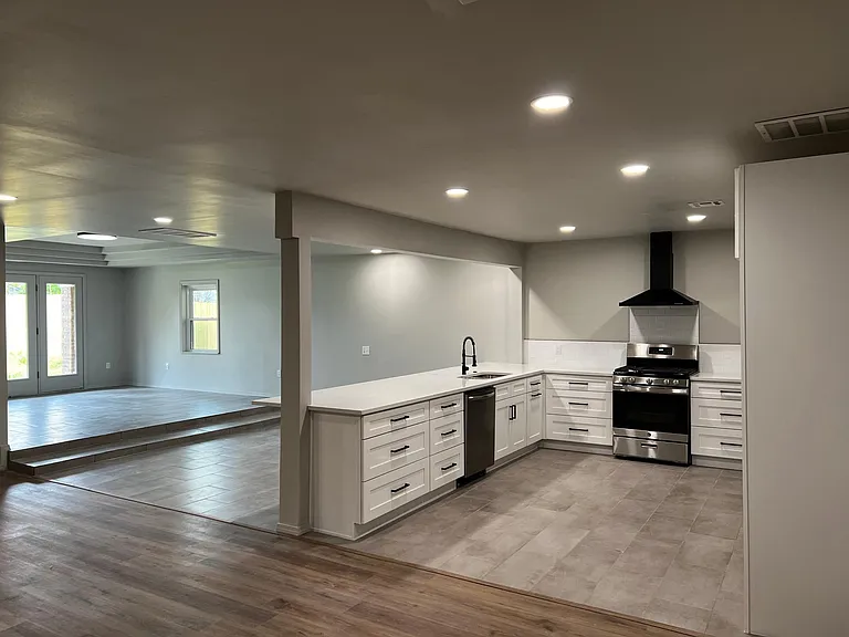 432 E F St — Photo 5