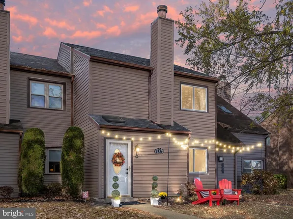 135 E Green Valley Cir, Newark, DE 19711