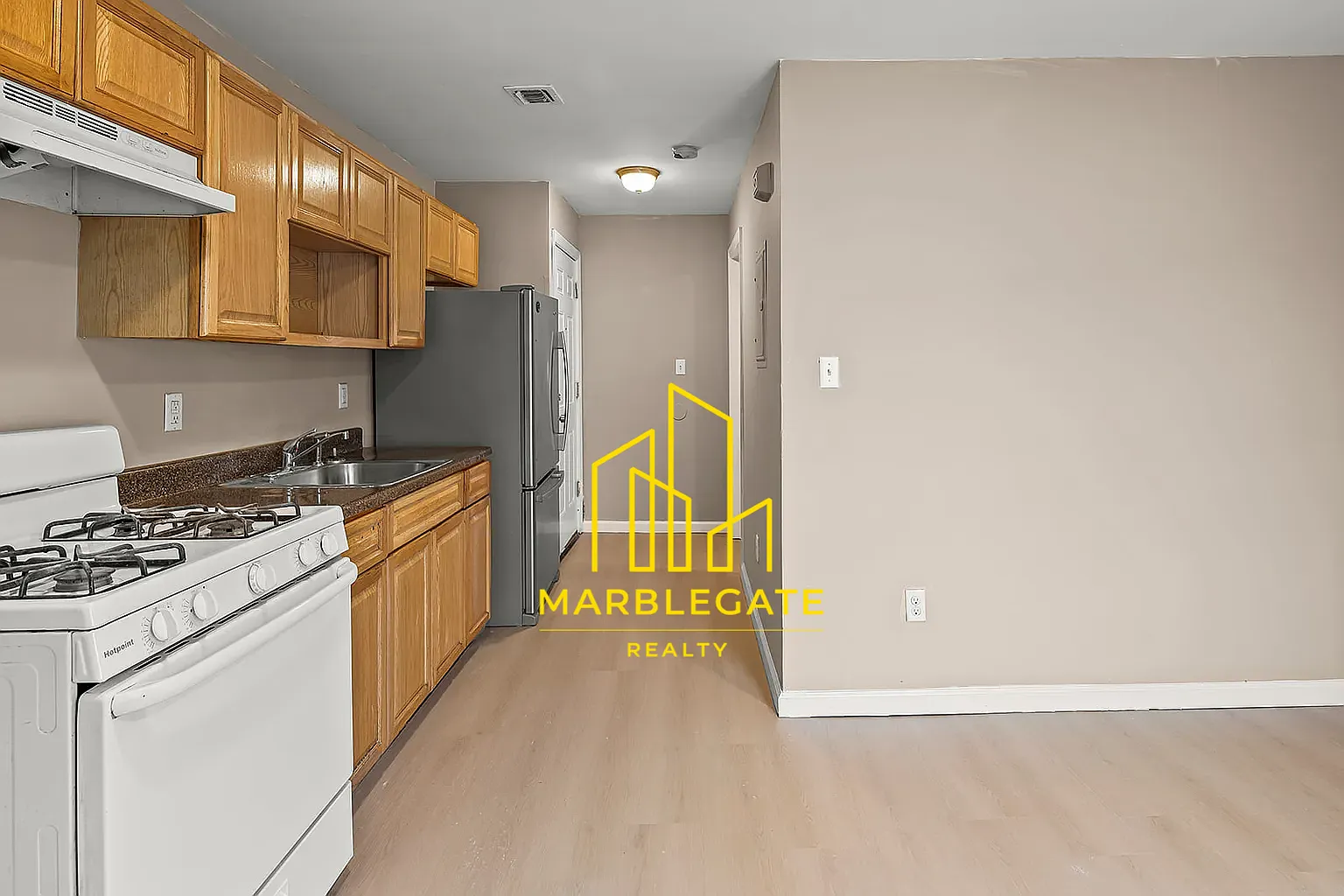3 bed, 1050 sqft, $2,250 — Photo 2