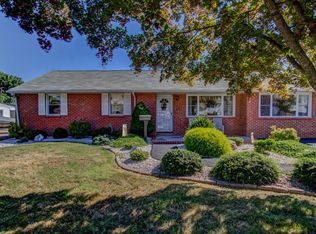 5 Darwin Rd, Newark, DE 19702