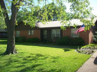 811 N Gray St, Caldwell, TX 77836