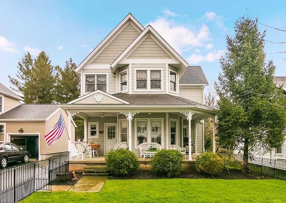 Built in 2000, this open concept Victorian-style home has exteriors features of HardiPlank siding, a pre-cast foundation, locally sourced sandstone stairs, aluminum clad wooden windows, wrap around porch with ceiling fans and lights, solid wood 5 panel do