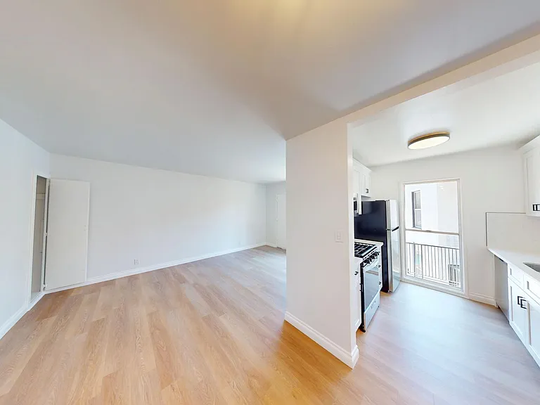 The Claire Manor Apts — Photo 13