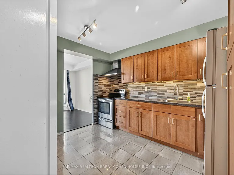 150 Neptune Dr #304 — Photo 4
