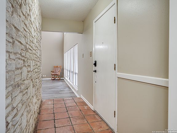 4th image of 16022 DOE LN