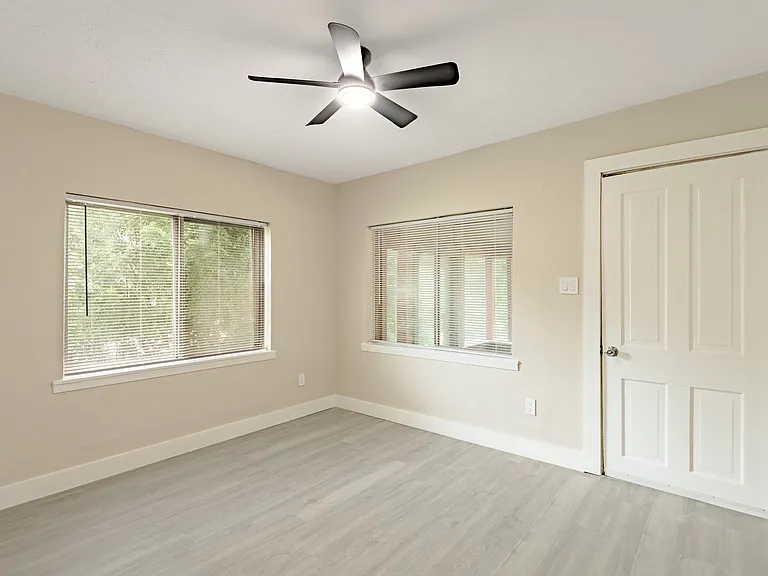 1107 W Dogwood St — Photo 17