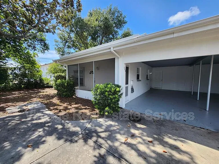 306 S Mercury Ave — Photo 1