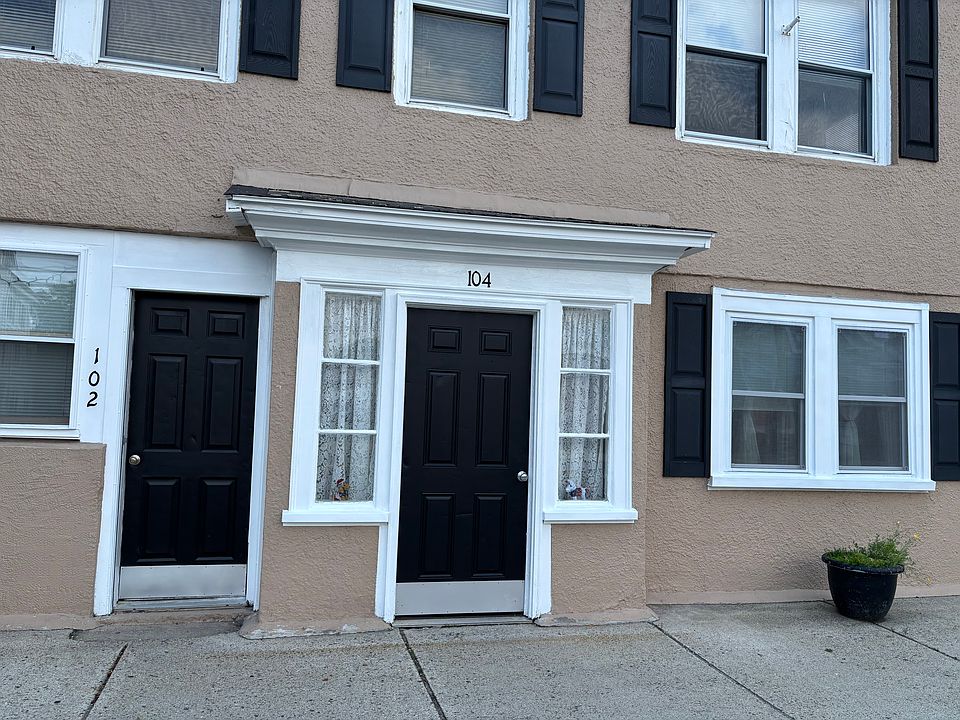 1st image of 104 Elliott St