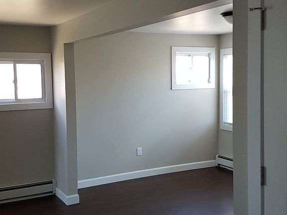 4th image of 418 Ives Ave #2