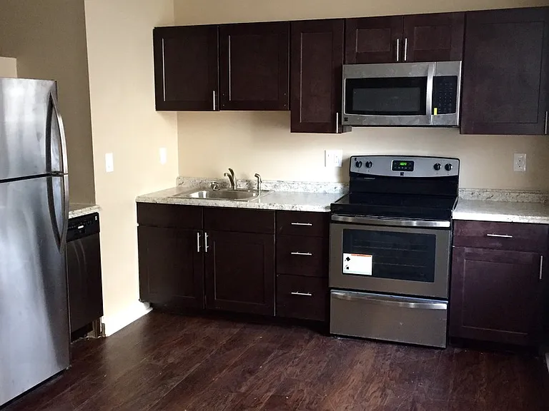 Huntington Apartments — Photo 45