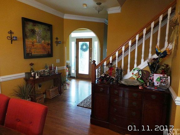 2nd image of 2609 Mahogany Ln