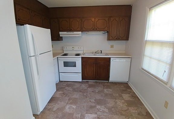3rd image of 2345 Statesville Blvd