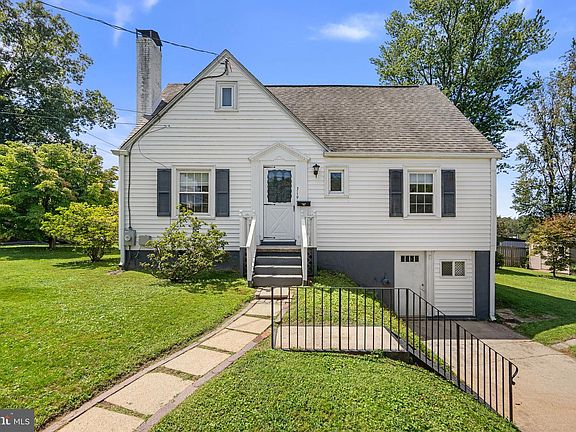 2nd image of 319 Saint Lawrence Dr