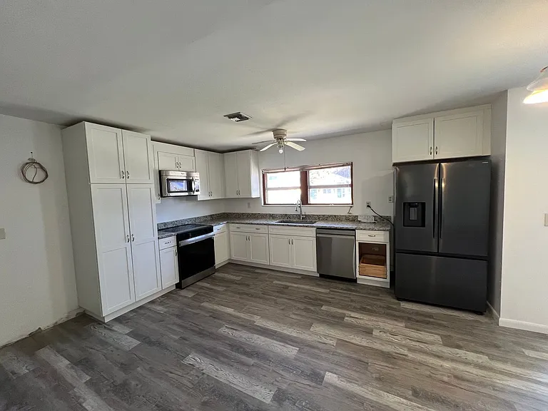 720 W Marion Ave — Photo 5