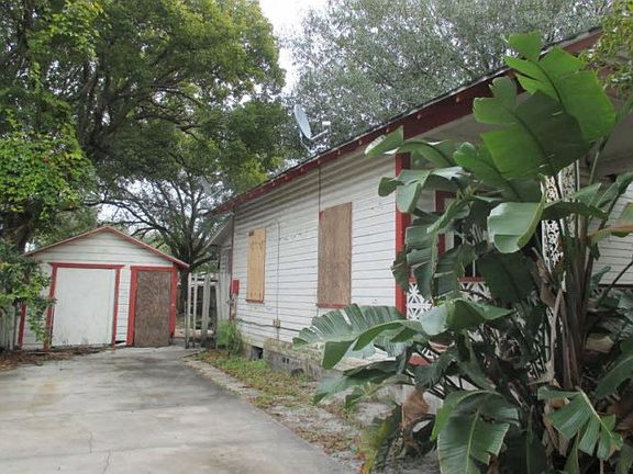 3rd image of 1215 Palmetto Ave