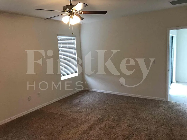 217 NW 9th St — Photo 9