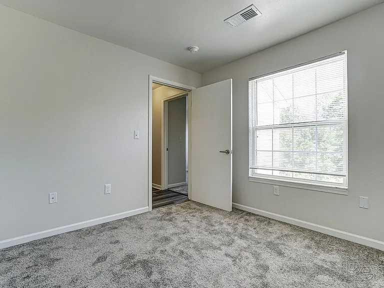Fountain Park Apartments — Photo 9
