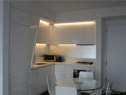 Rented by City Connections Realty | media 75