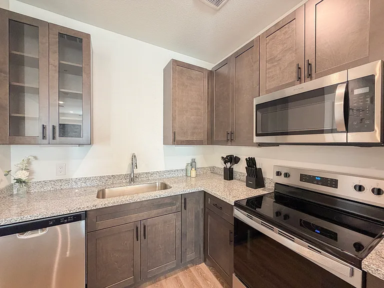 Beyond The Bend Apartments — Photo 44