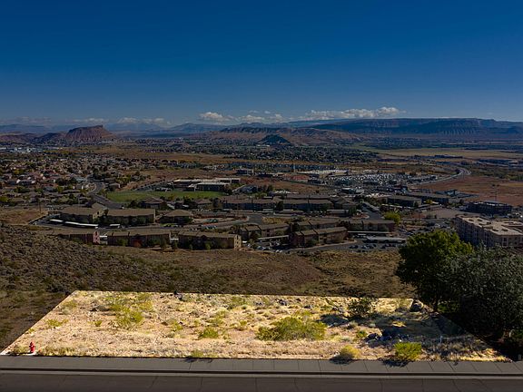 4th image of 411 S Five Sisters Dr #122