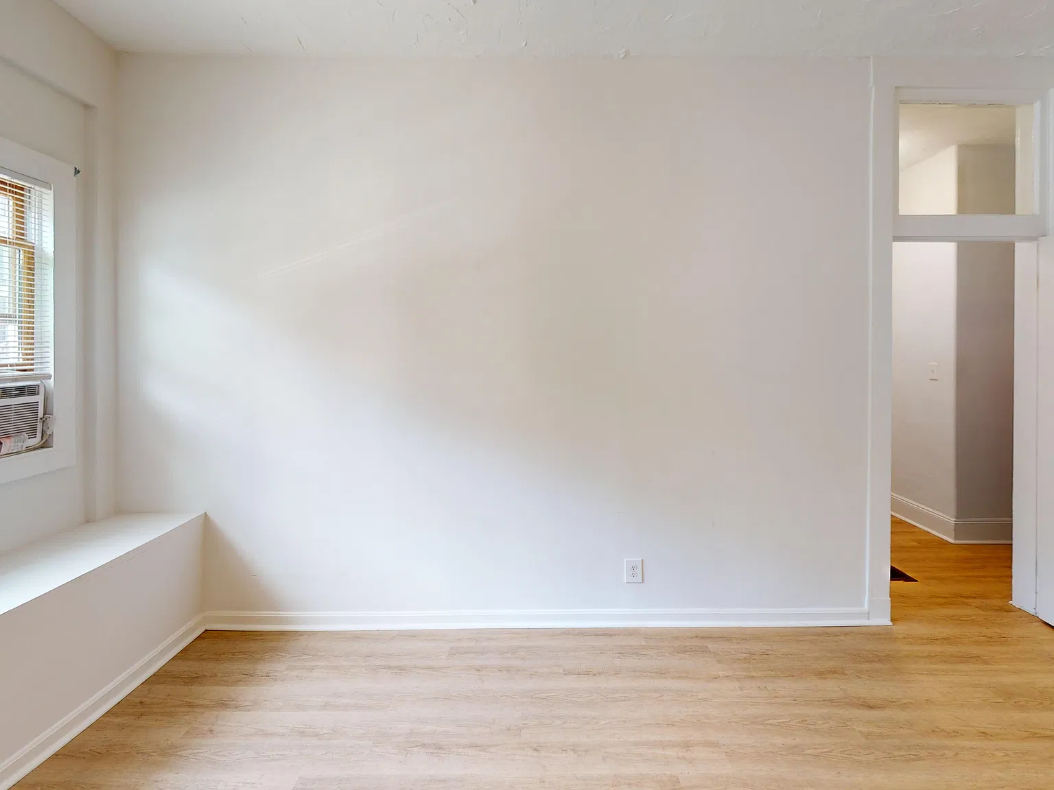 3 bed, 1.5 bath, 1200 sqft, $2,950 — Photo 4