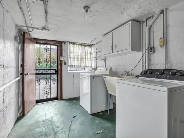 67-56 Exeter Street image 14 of 25