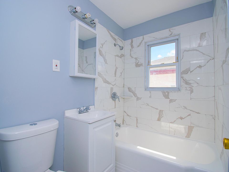 1st image of 85 Crawford St Floor 2