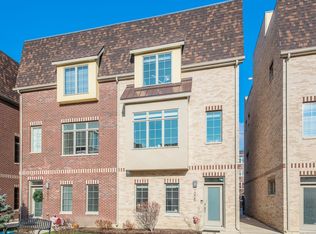 1025 Walnut Way, Oak Park, IL 60302