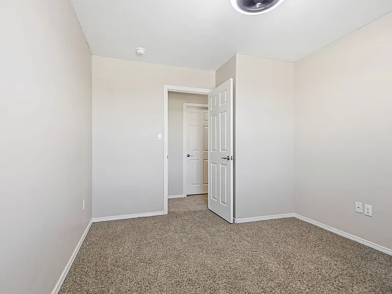894 Valencia — Photo 13