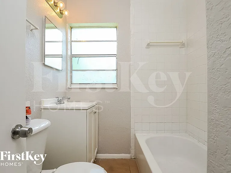 1715 Lake Shipp Dr N — Photo 9