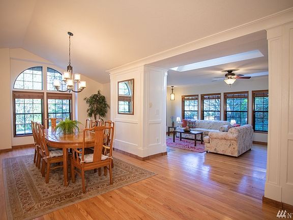 5th image of 120 NE Teri Ct
