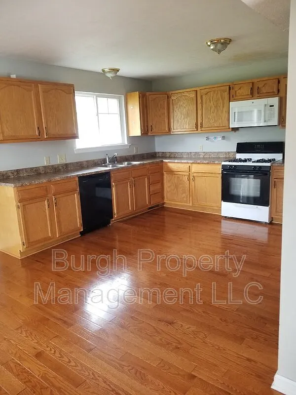 3 bed, 2.5 bath, 2028 sqft, $2,195 — Photo 1