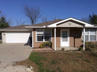 202 Holt Circle Dr, Hoyt, KS 66440
