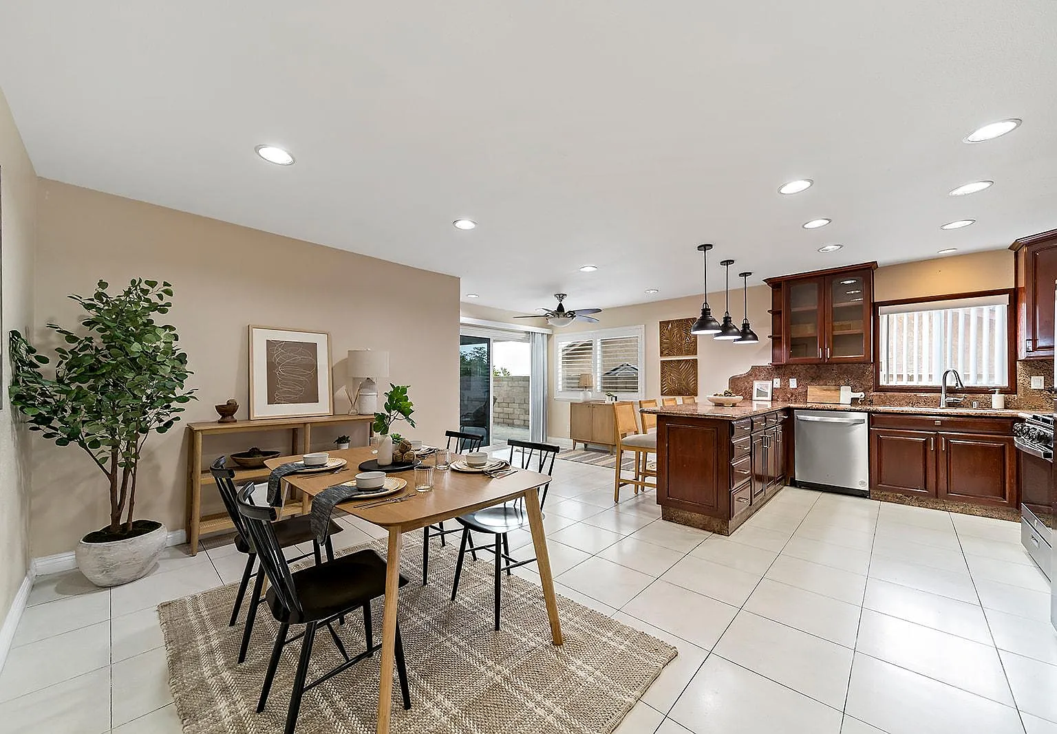 3 bed, 1579 sqft, $3,250 — Photo 2