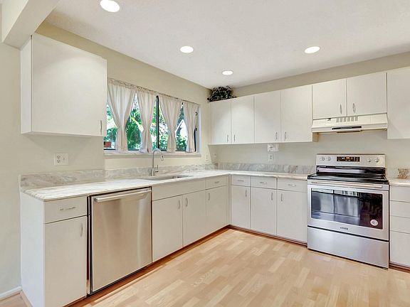 4th image of 477 NW 38th Avenue