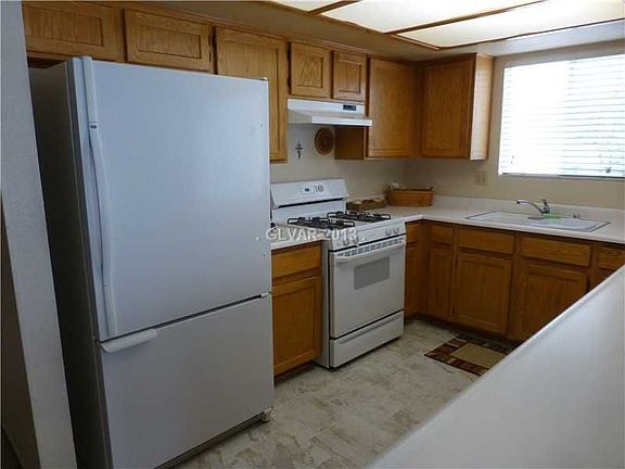 5th image of 8349 Cove Landing Ave