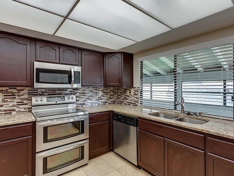 804 Forest Glen Dr — Photo 16