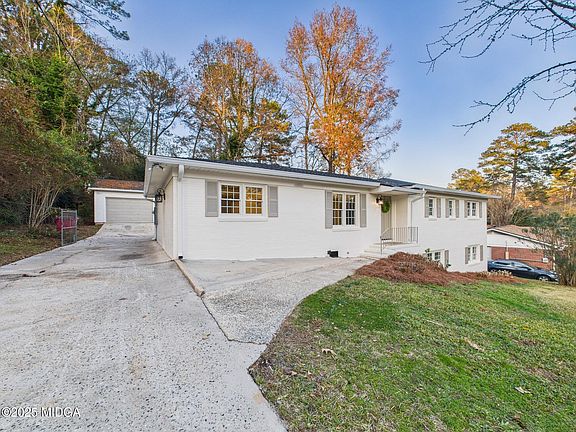 2nd image of 1068 S Pine Knoll Dr