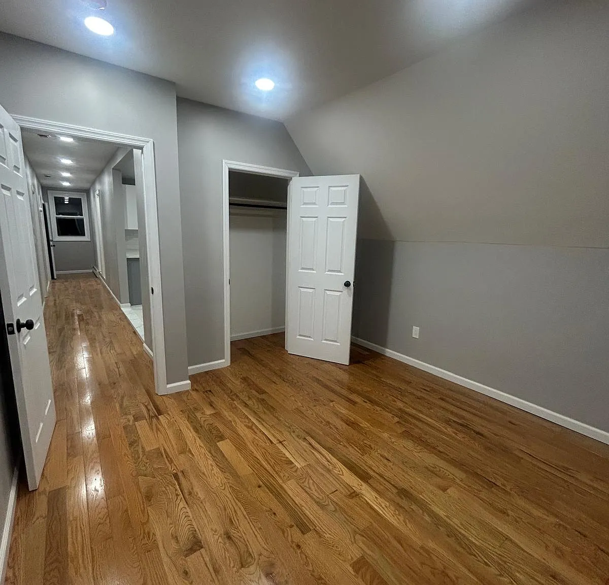 3 bed, 1000 sqft, $2,300 — Photo 4