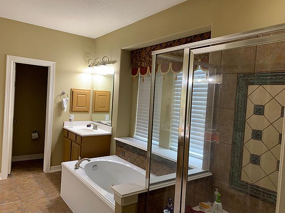 4th image of 11903 Cedar Creek Dr