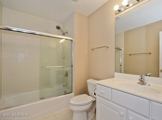 1535 W Rue James Pl, Palatine, IL 60067